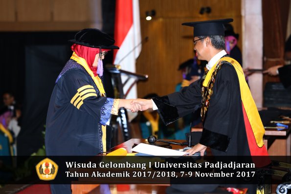 Wisuda Unpad Gel I TA 2017_2018  Fakultas psikologi oleh Rektor 004