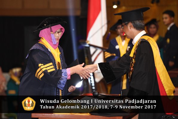 Wisuda Unpad Gel I TA 2017_2018  Fakultas psikologi oleh Rektor 005