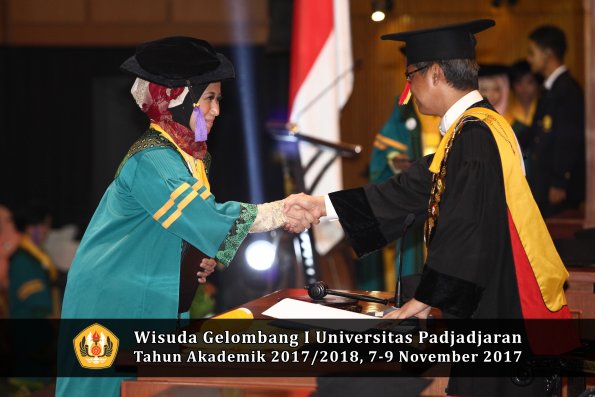 Wisuda Unpad Gel I TA 2017_2018  Fakultas psikologi oleh Rektor 007