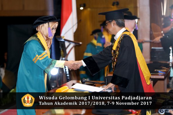 Wisuda Unpad Gel I TA 2017_2018  Fakultas psikologi oleh Rektor 008