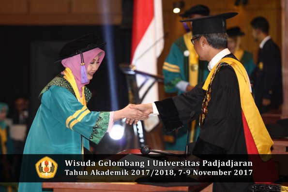 Wisuda Unpad Gel I TA 2017_2018  Fakultas psikologi oleh Rektor 011