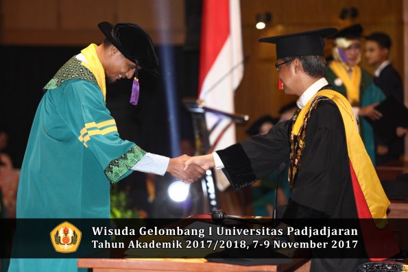 Wisuda Unpad Gel I TA 2017_2018  Fakultas psikologi oleh Rektor 012