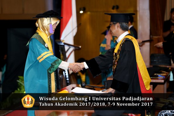 Wisuda Unpad Gel I TA 2017_2018  Fakultas psikologi oleh Rektor 013