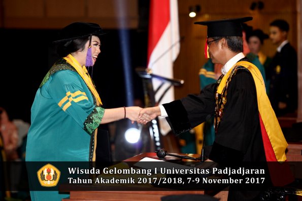 Wisuda Unpad Gel I TA 2017_2018  Fakultas psikologi oleh Rektor 014