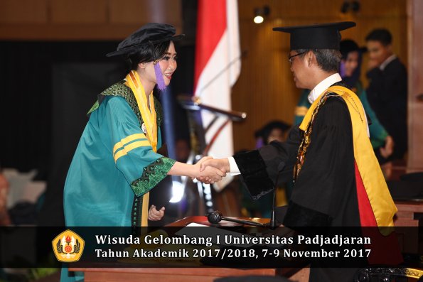 Wisuda Unpad Gel I TA 2017_2018  Fakultas psikologi oleh Rektor 016
