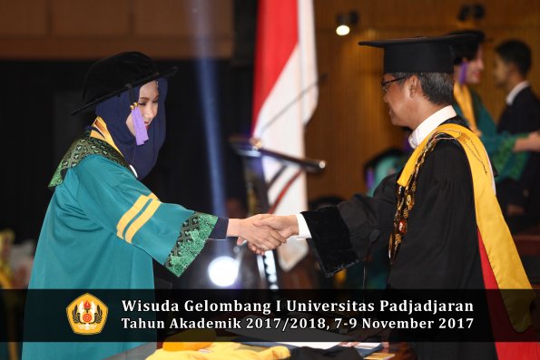 Wisuda Unpad Gel I TA 2017_2018  Fakultas psikologi oleh Rektor 017