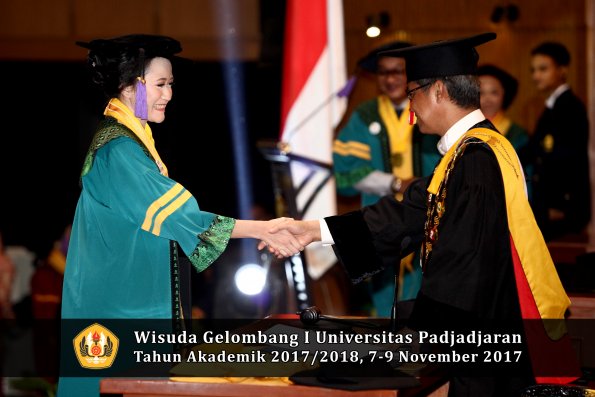 Wisuda Unpad Gel I TA 2017_2018  Fakultas psikologi oleh Rektor 021