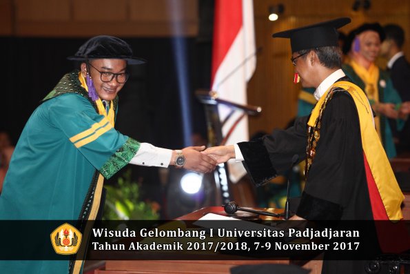 Wisuda Unpad Gel I TA 2017_2018  Fakultas psikologi oleh Rektor 022