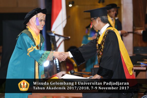 Wisuda Unpad Gel I TA 2017_2018  Fakultas psikologi oleh Rektor 023