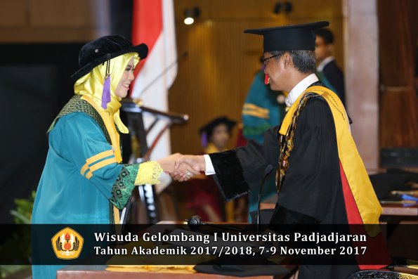 Wisuda Unpad Gel I TA 2017_2018  Fakultas psikologi oleh Rektor 025