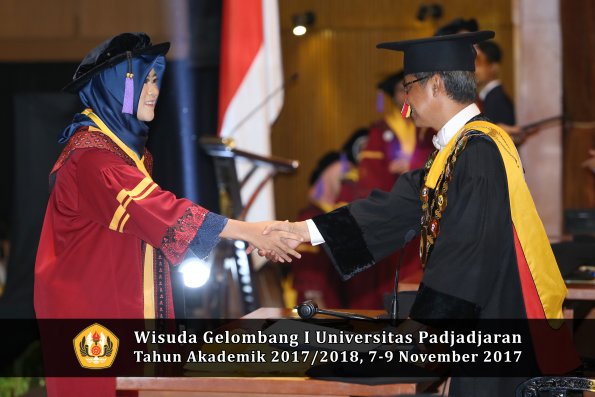 Wisuda Unpad Gel I TA 2017_2018  Fakultas psikologi oleh Rektor 027
