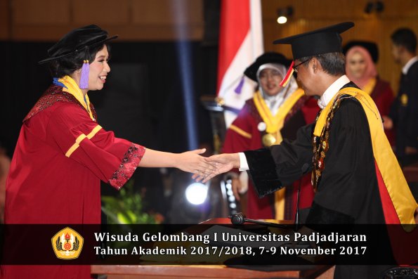 Wisuda Unpad Gel I TA 2017_2018  Fakultas psikologi oleh Rektor 029