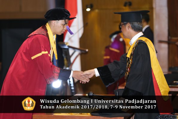 Wisuda Unpad Gel I TA 2017_2018  Fakultas psikologi oleh Rektor 034