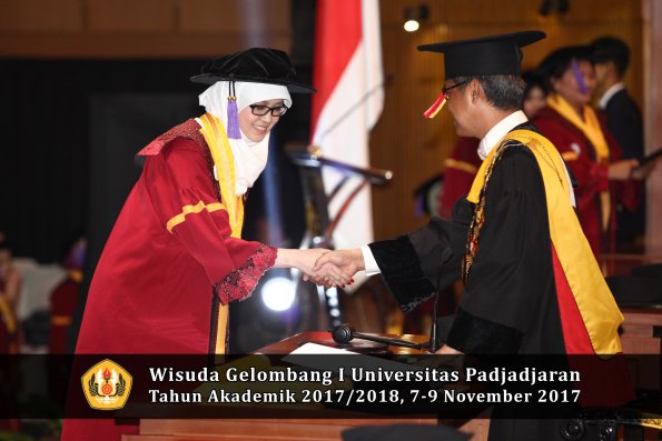 Wisuda Unpad Gel I TA 2017_2018  Fakultas psikologi oleh Rektor 037