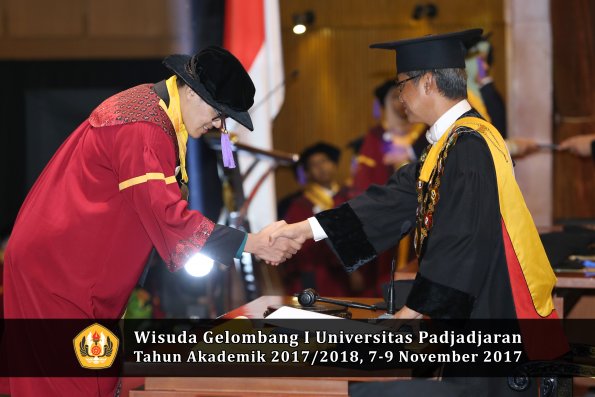 Wisuda Unpad Gel I TA 2017_2018  Fakultas psikologi oleh Rektor 040