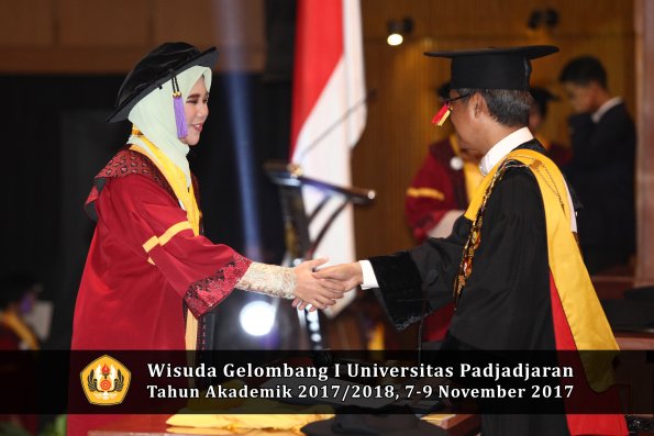 Wisuda Unpad Gel I TA 2017_2018  Fakultas psikologi oleh Rektor 041