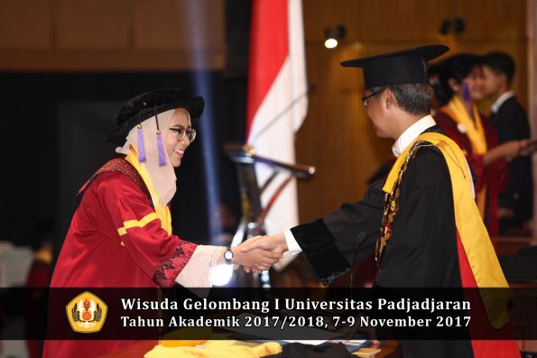 Wisuda Unpad Gel I TA 2017_2018  Fakultas psikologi oleh Rektor 042