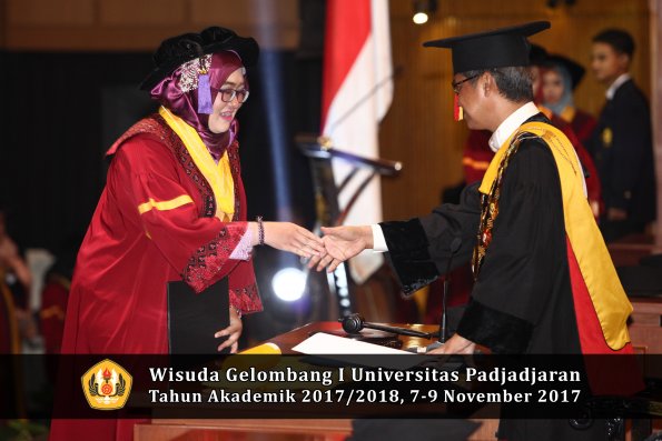 Wisuda Unpad Gel I TA 2017_2018  Fakultas psikologi oleh Rektor 045