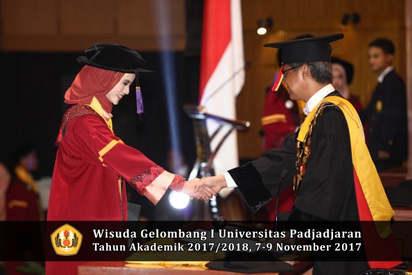 Wisuda Unpad Gel I TA 2017_2018  Fakultas psikologi oleh Rektor 046