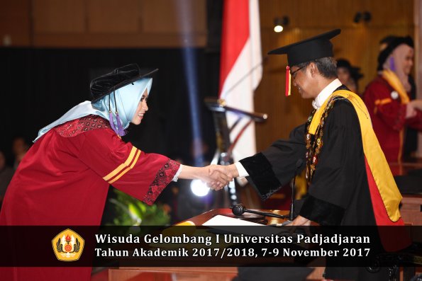 Wisuda Unpad Gel I TA 2017_2018  Fakultas psikologi oleh Rektor 047