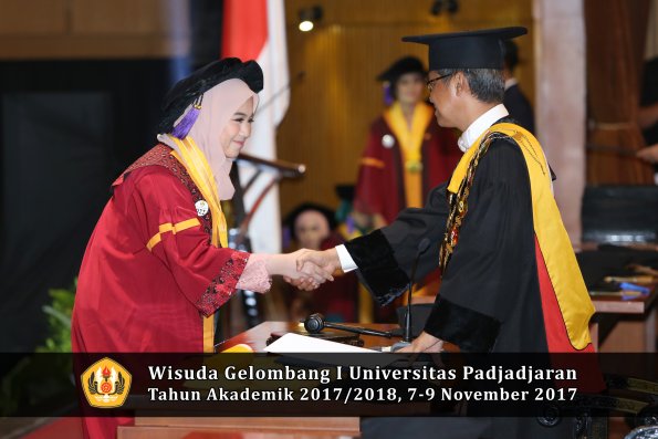 Wisuda Unpad Gel I TA 2017_2018  Fakultas psikologi oleh Rektor 048