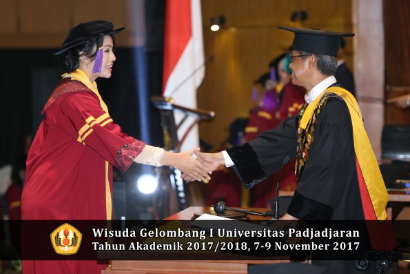 Wisuda Unpad Gel I TA 2017_2018  Fakultas psikologi oleh Rektor 050