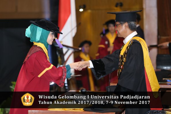 Wisuda Unpad Gel I TA 2017_2018  Fakultas psikologi oleh Rektor 051