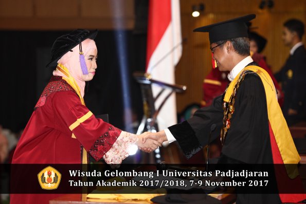 Wisuda Unpad Gel I TA 2017_2018  Fakultas psikologi oleh Rektor 052
