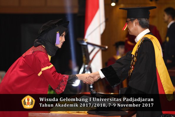 Wisuda Unpad Gel I TA 2017_2018  Fakultas psikologi oleh Rektor 054