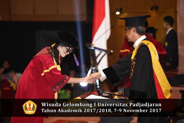 Wisuda Unpad Gel I TA 2017_2018  Fakultas psikologi oleh Rektor 058