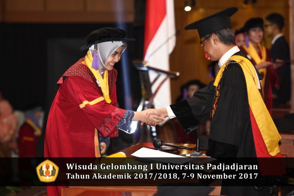Wisuda Unpad Gel I TA 2017_2018  Fakultas psikologi oleh Rektor 059