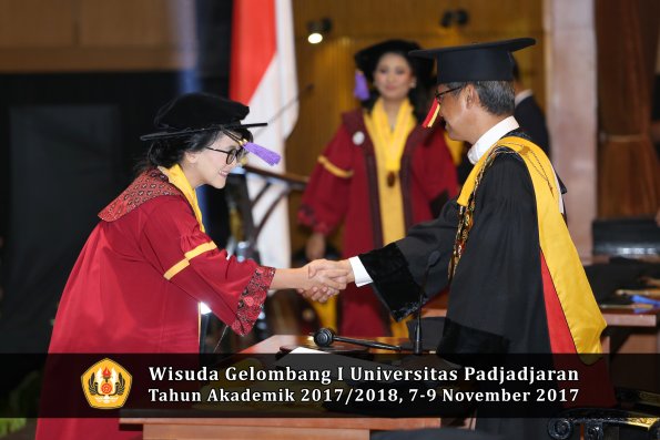 Wisuda Unpad Gel I TA 2017_2018  Fakultas psikologi oleh Rektor 063