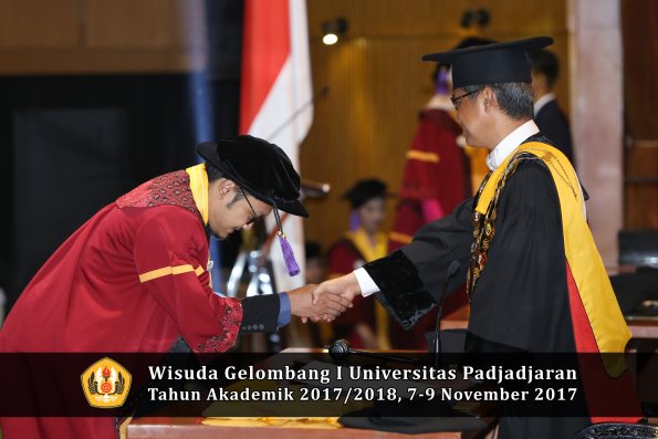 Wisuda Unpad Gel I TA 2017_2018  Fakultas psikologi oleh Rektor 065
