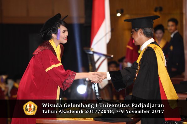 Wisuda Unpad Gel I TA 2017_2018  Fakultas psikologi oleh Rektor 067