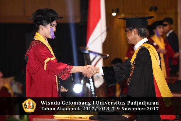 Wisuda Unpad Gel I TA 2017_2018  Fakultas psikologi oleh Rektor 069