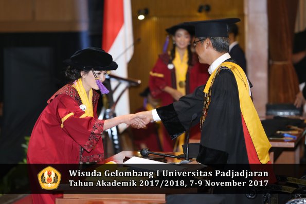 Wisuda Unpad Gel I TA 2017_2018  Fakultas psikologi oleh Rektor 070
