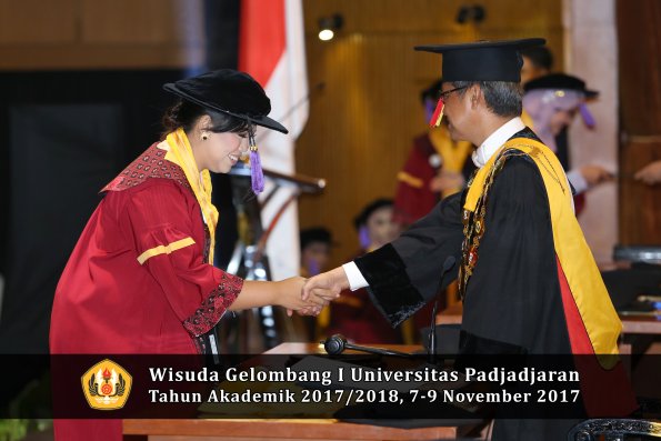 Wisuda Unpad Gel I TA 2017_2018  Fakultas psikologi oleh Rektor 078