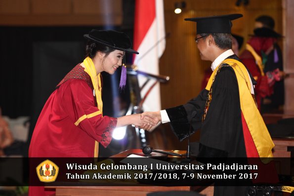 Wisuda Unpad Gel I TA 2017_2018  Fakultas psikologi oleh Rektor 083