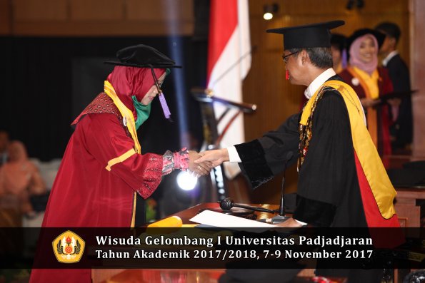 Wisuda Unpad Gel I TA 2017_2018  Fakultas psikologi oleh Rektor 084