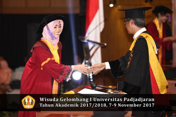 Wisuda Unpad Gel I TA 2017_2018  Fakultas psikologi oleh Rektor 085