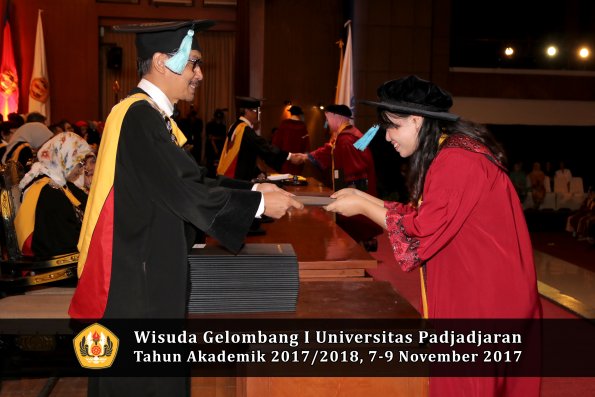 Wisuda Unpad Gel I TA 2017_2018  Fakultas ilmu budaya  oleh Dekan 091