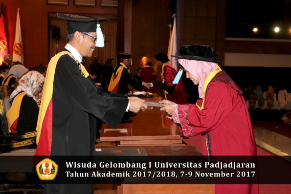 Wisuda Unpad Gel I TA 2017_2018  Fakultas ilmu budaya  oleh Dekan 113