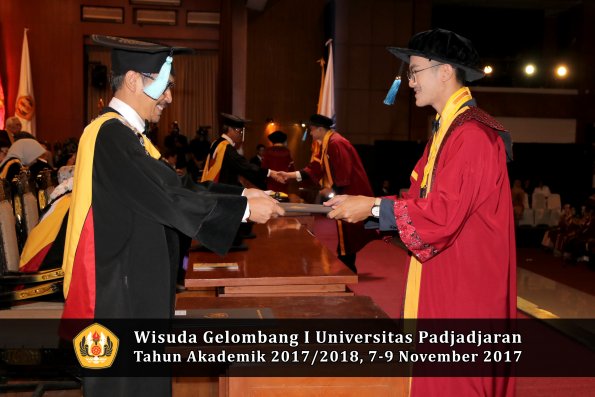 Wisuda Unpad Gel I TA 2017_2018  Fakultas ilmu budaya  oleh Dekan 117