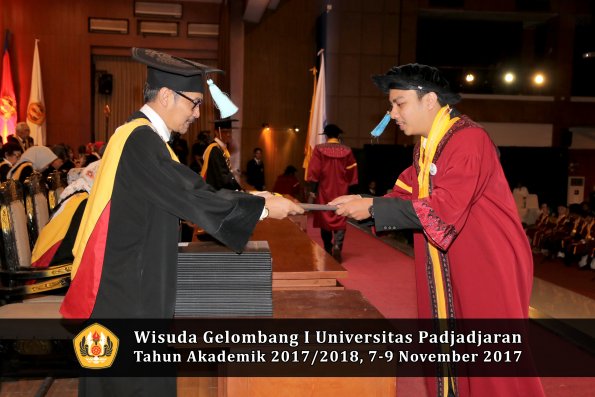 Wisuda Unpad Gel I TA 2017_2018  Fakultas ilmu budaya  oleh Dekan 120