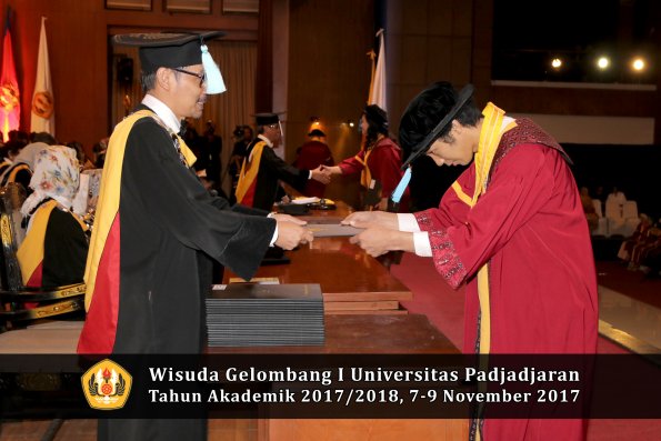 Wisuda Unpad Gel I TA 2017_2018  Fakultas ilmu budaya  oleh Dekan 134