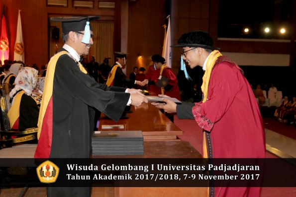 Wisuda Unpad Gel I TA 2017_2018  Fakultas ilmu budaya  oleh Dekan 138