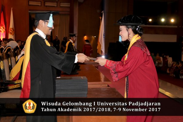 Wisuda Unpad Gel I TA 2017_2018  Fakultas ilmu budaya  oleh Dekan 168
