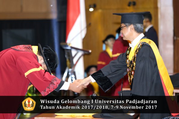 Wisuda Unpad Gel I TA 2017_2018  Fakultas  ilmu budaya  oleh rektor  207