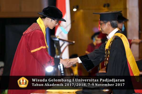 Wisuda Unpad Gel I TA 2017_2018  Fakultas  ilmu budaya  oleh rektor  210