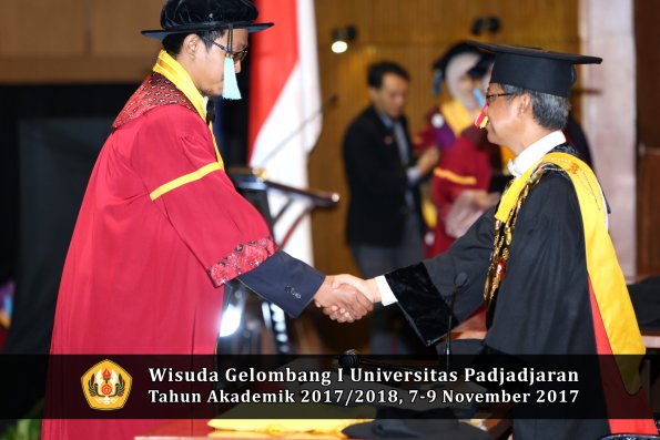 Wisuda Unpad Gel I TA 2017_2018  Fakultas  ilmu budaya  oleh rektor  215